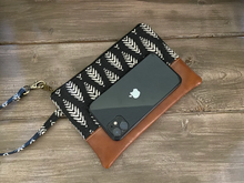 Load image into Gallery viewer, Wristlet Wallet
